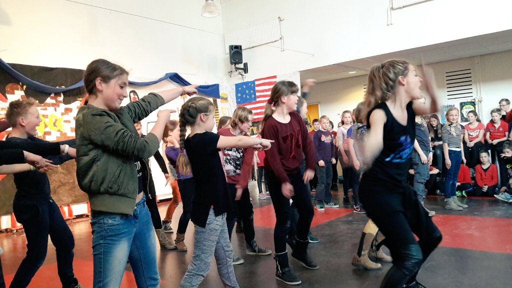 Wat een fantastische voorstelling vd groepen 6, 7 en 8.Wat 'n enthousiasme! Met dank aan#MovesZwolle#cultuureducatie