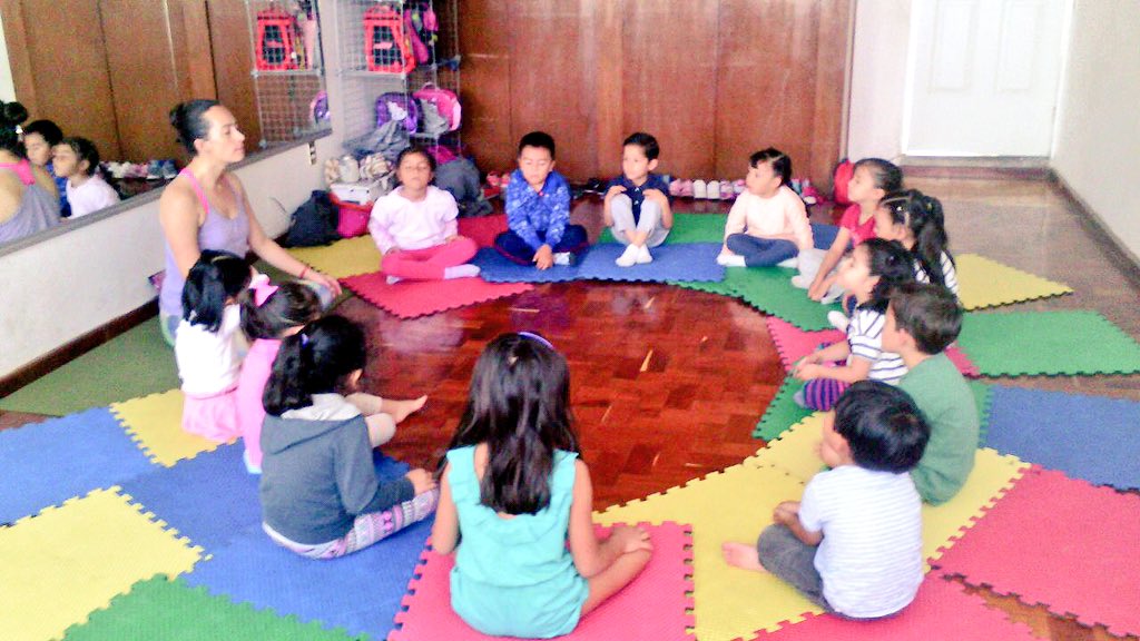 Addauracentro's tweet photo. Iniciamos nuestro segundo día de #camping de #pascua con la clase de #yoga kids 👦🏻👧🏻🐰❣
#Addaura #vacaciones https://t.co/G26TudI07l