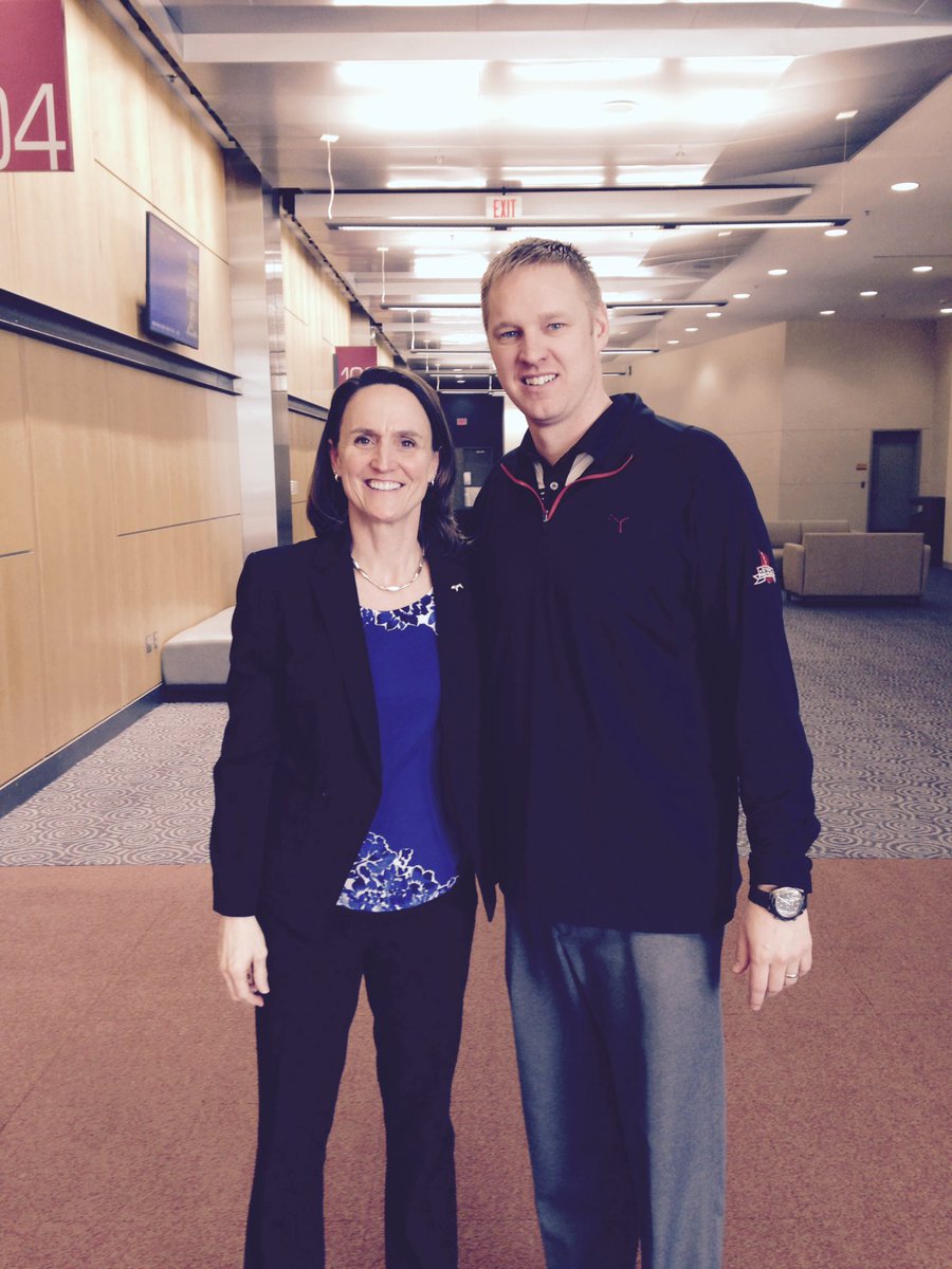 aaronwthomas's tweet photo. Awesome having @DrakeAD_Sandy speak today @EdThomasFF leadership academy!! #Culture #Intrgrity https://t.co/5nkBunfMlY