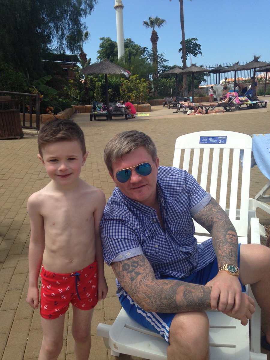 SmarnyArnold's tweet photo. @HitmanHatton made this little Man's day today! Thank u champ 😊 https://t.co/4mRPYsnTsV