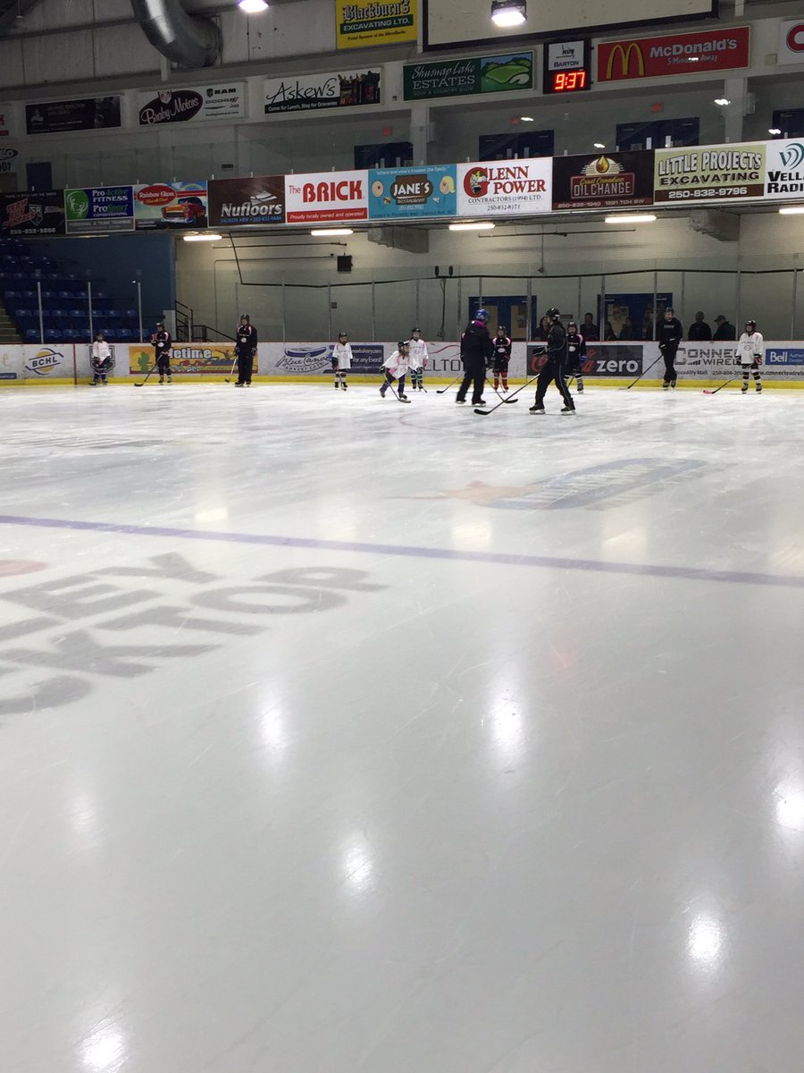BCHockey_Female's tweet photo. In Salmon Arm for stop#3 of the #RoadToWorlds #EssoFunDay https://t.co/ZaLO95K9fx
