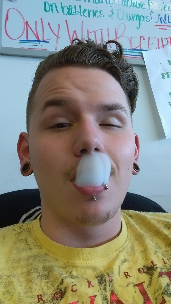 SirSutter's tweet photo. So bored at mcvapes! #wegetityouvape https://t.co/SPR773kGXy