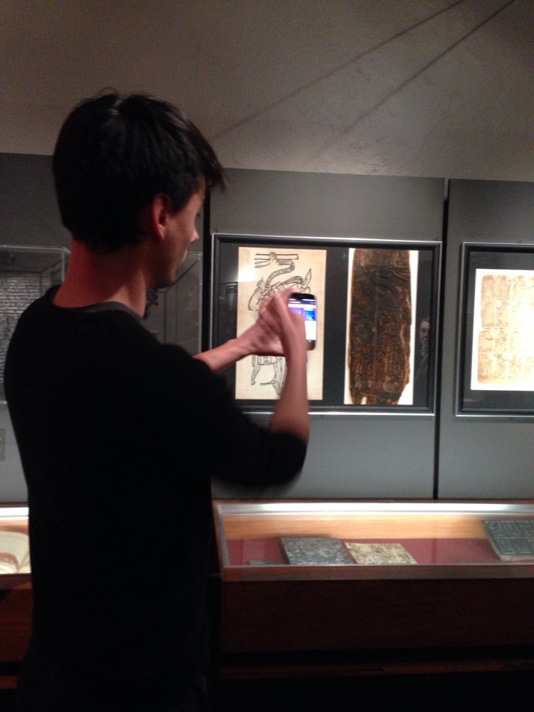MusImprim's tweet photo. Démonstration de l'application #MuseoPic à nos donateurs. https://t.co/hcbv4DA1p0