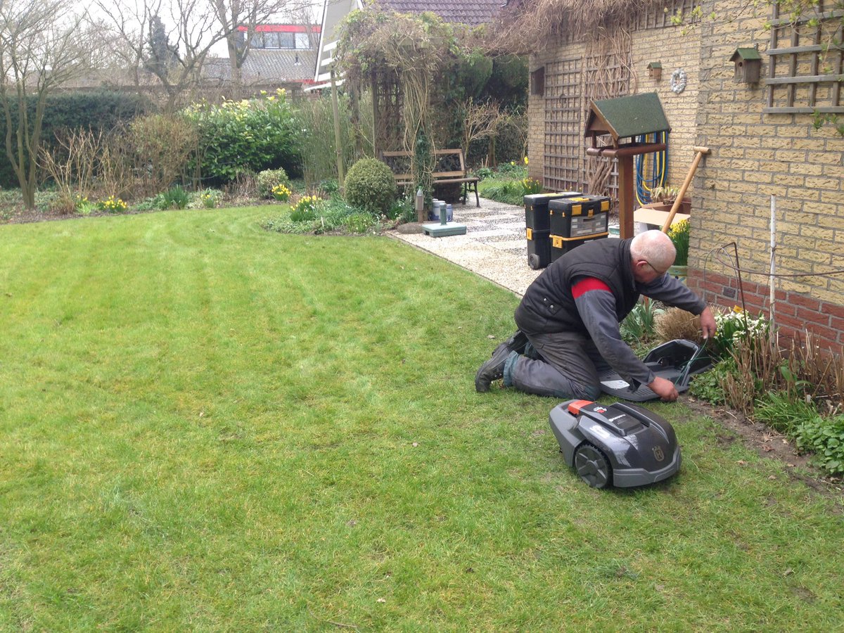 DeNieuwstadTenP's tweet photo. De eerste installatie van een @Husqvarna_NL Automower® is een feit!! Ook dit jaar zullen er nog vele volgen! https://t.co/P6RaxJ8B2I