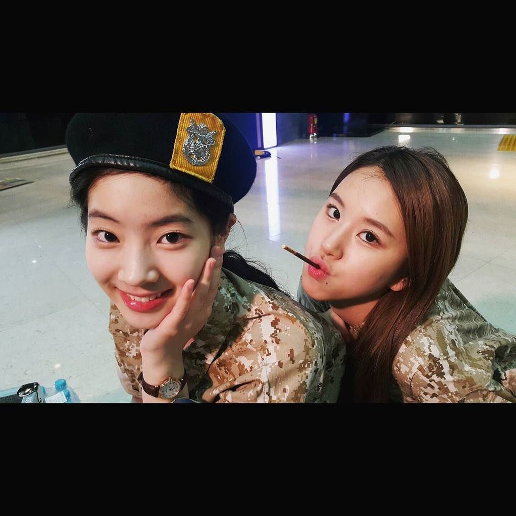 JFYMM's tweet photo. 둡씨 챙이랑도 빼빼로과자 뽀뽀 해줘요
💋💋 #Twice #트와이스 #Twicetagram https://t.co/AxJQgpWXg4
