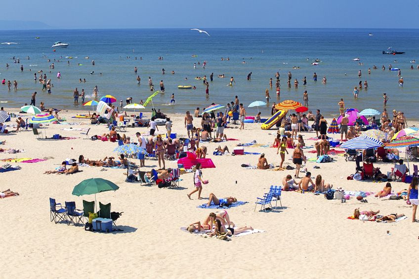 ONCottages's tweet photo. Want a Wasaga Beach cottage? We've got your guide! #wasaga #wasagabeach #ontario #holiday https://t.co/YzJGLrZVru https://t.co/mC3wGuUDgz