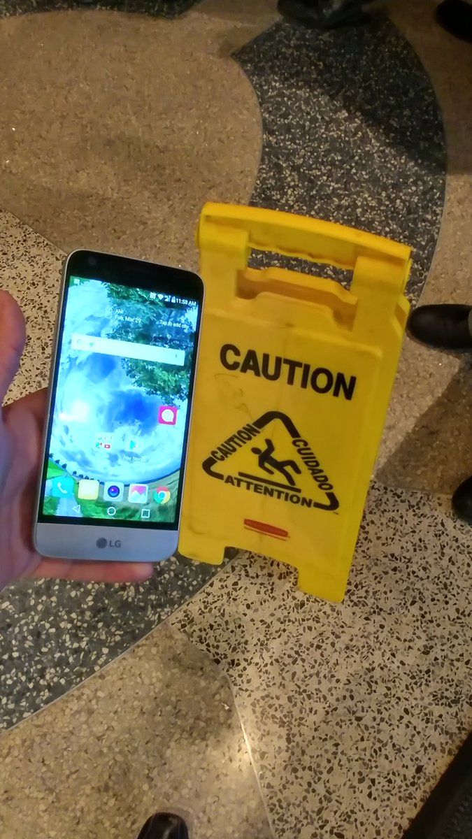 ROSEDALE963's tweet photo. Keep caution the LG G5 is out!!! #LGG5MN https://t.co/kr4ZAt5rJB