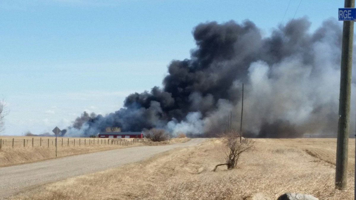 QRcalgary's tweet photo. What we know so far about today's fire east of #yyc, between #Conrich & #Delacour. #fire https://t.co/maP2oktQBA https://t.co/CfvQEeF16X