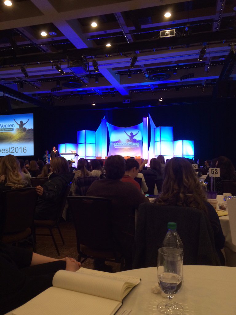 Andrea_Colette's tweet photo. Chef Lynn Crawford #AWCwest2016 inspirational! https://t.co/hrQX7Mons8