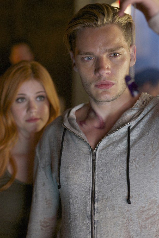 ArcAngelHealer's tweet photo. @ClaryFray_RP1 and @DarkestDesiresS https://t.co/Po9ASiFndE