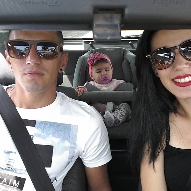 CrisAssoni's tweet photo. *      ~Família é onde nossa história começa ♥
#Maridãao #Filhaa #AmoorIncondicional https://t.co/hgalJpkScy