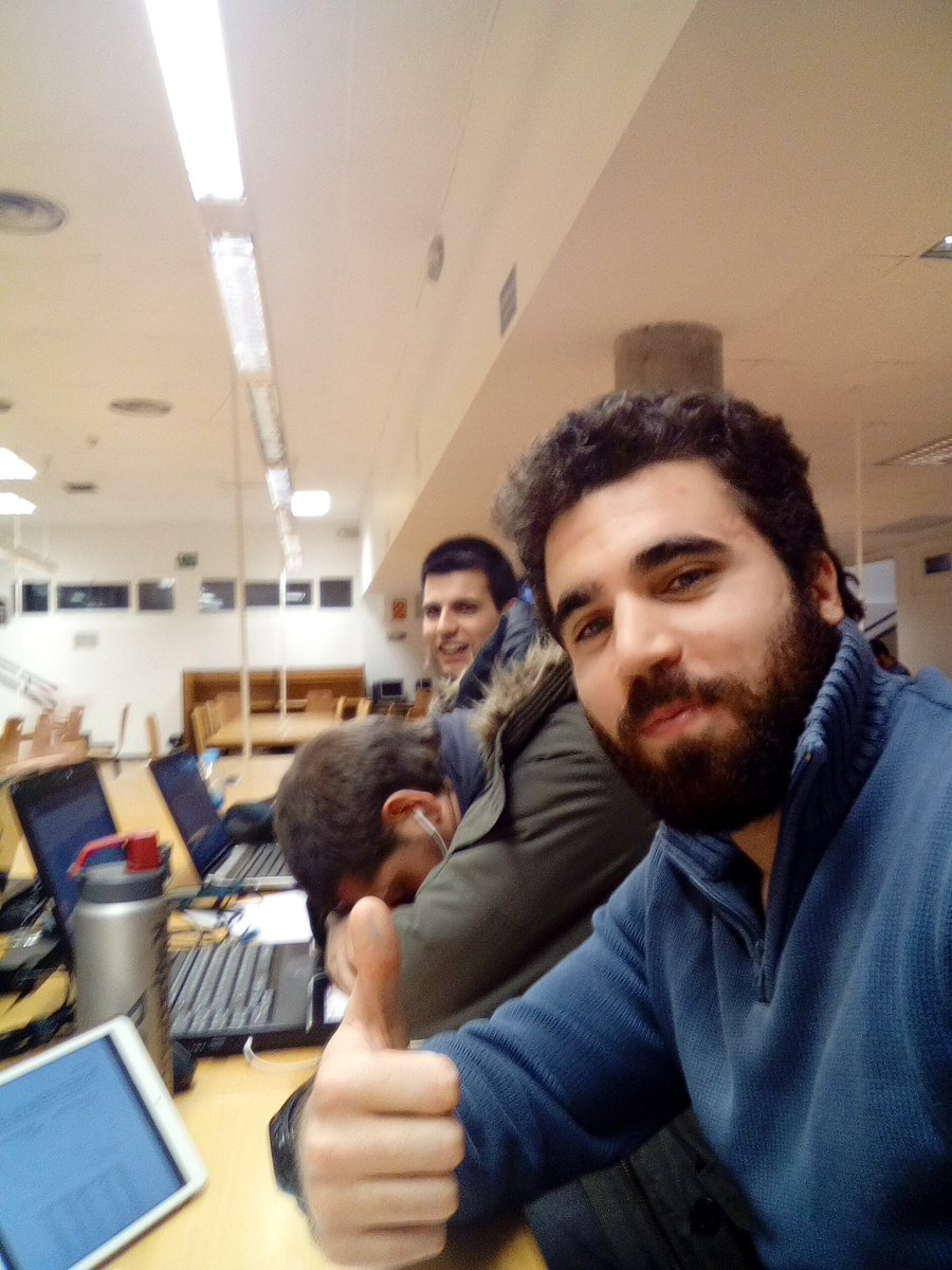 qomanest's tweet photo. Cómo @Chals_cals , @qomanest, @davidpgomez y @13Iker lo petamos en la biblioteca. https://t.co/pLcSkBJNW3