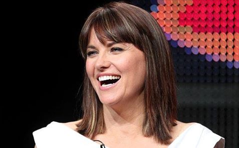 LUCY LAWLESS CevD9HwXEAAC0Ln