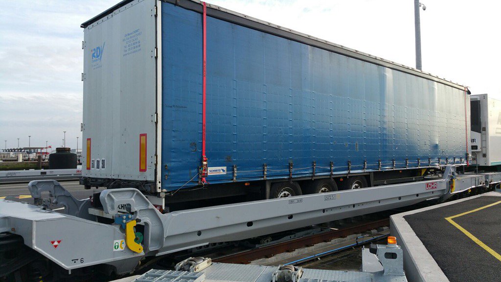 YannisHeux's tweet photo. RDV transports sur les rails, direction Perpignan ! https://t.co/ygbS3jiUnv