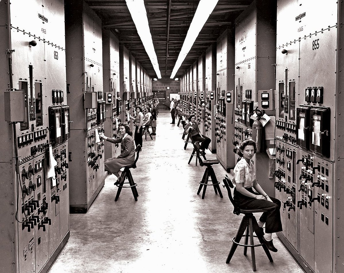 NotableHistory's tweet photo. Employees of the Manhattan Project operating calutron control panels Y-12 National Security Complex, Oak Ridge,1943 https://t.co/9ugQ8nFkNt