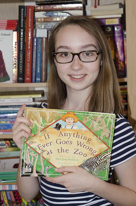 zoewgriffin's tweet photo. My favorite story book: If Anything Ever Goes Wrong at the Zoo! Share your shelfie to support #MagicOfStorytelling https://t.co/9bTf6L0YsW