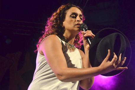 lemarcheateatro's tweet photo. #Noa aprirà #Fano Jazz by the sea 2016 https://t.co/LqLBqcYBLx https://t.co/RvNPAumSH6