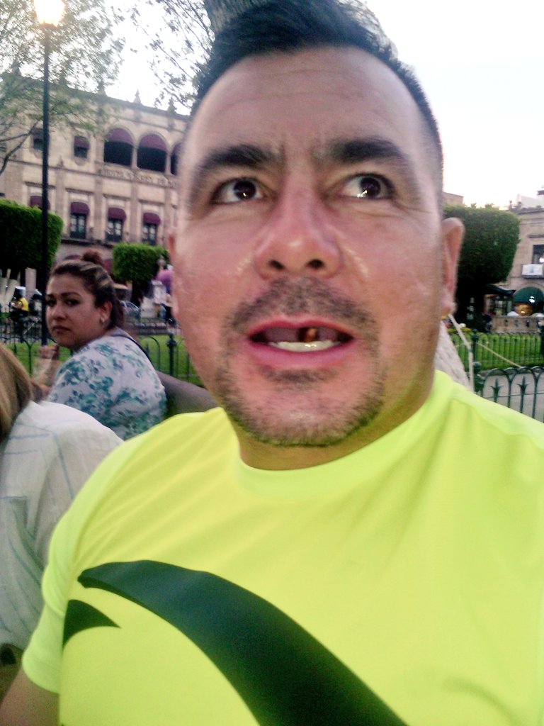 LeyvSahira's tweet photo. Mi papá comiendoce un chapulín https://t.co/p7H9orEyVh