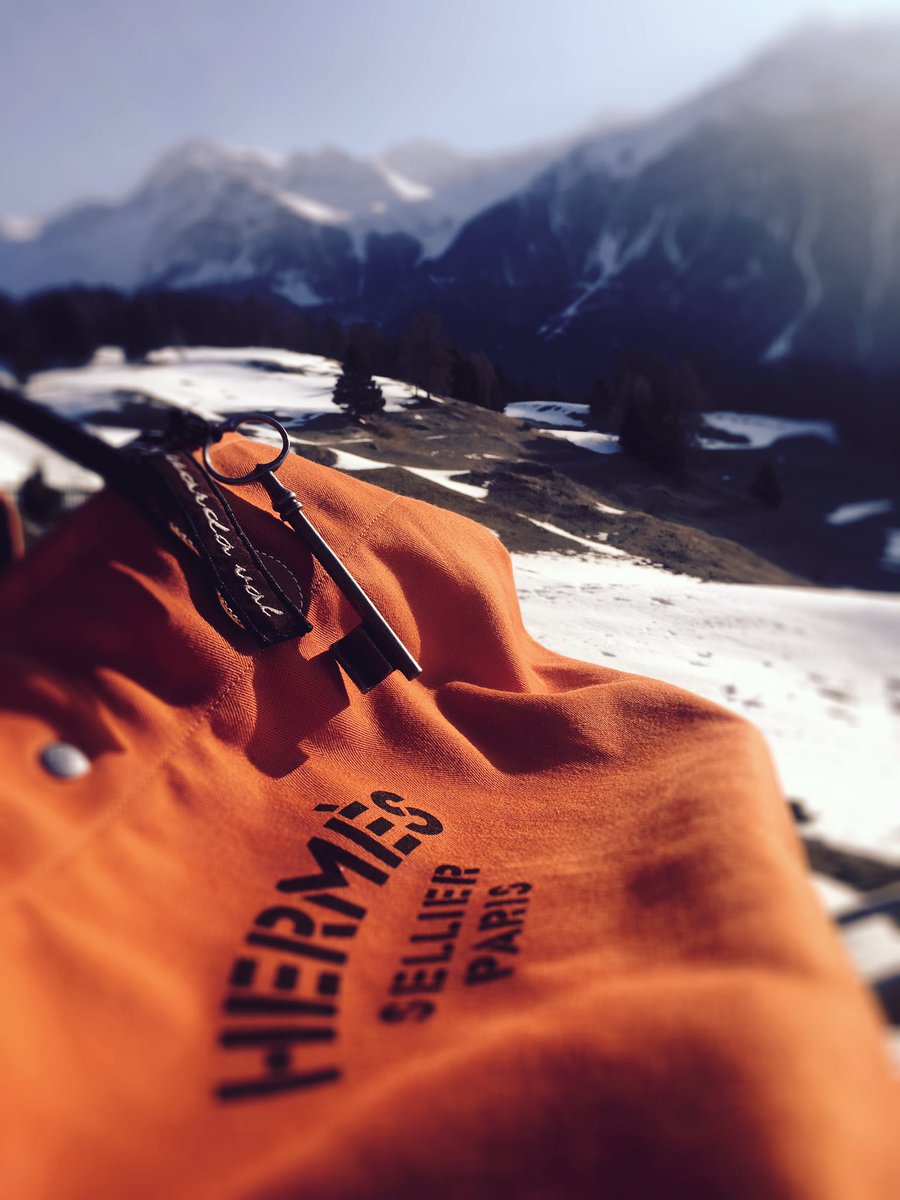 viweiland's tweet photo. MISSING THIS DAYS ... ☀️🏔@sonnehochzwei @Hermes_Paris #guardaval #hermes #lenzerheide https://t.co/KoJzZrln3M
