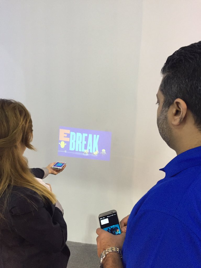 XoomGlobal's tweet photo. #XoomProjectorPhone Demo #tech https://t.co/y3sSozNSaP