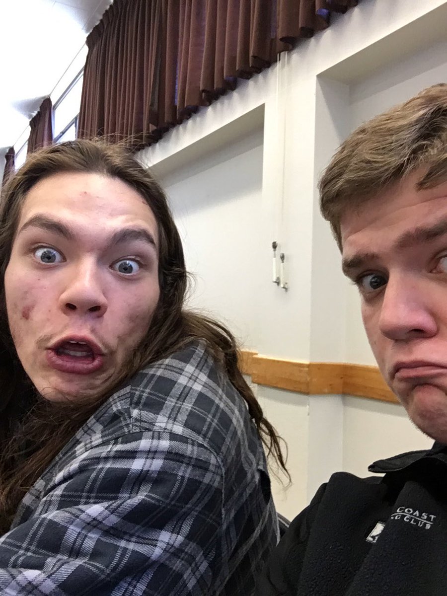 beveley45's tweet photo. @mohawkSBE  @DEERTRIBE2012  #lookingoodintwitterclass #noexam #blessed #readytopassthisclass https://t.co/E4j5Lgtakk