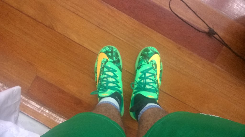 Rafa_Messa's tweet photo. De esas cosas que te hacen sentir de nuevo como un niño, estrenando las nuevas bebés #KDVI @KDTrey5 https://t.co/Ei03lOC42i