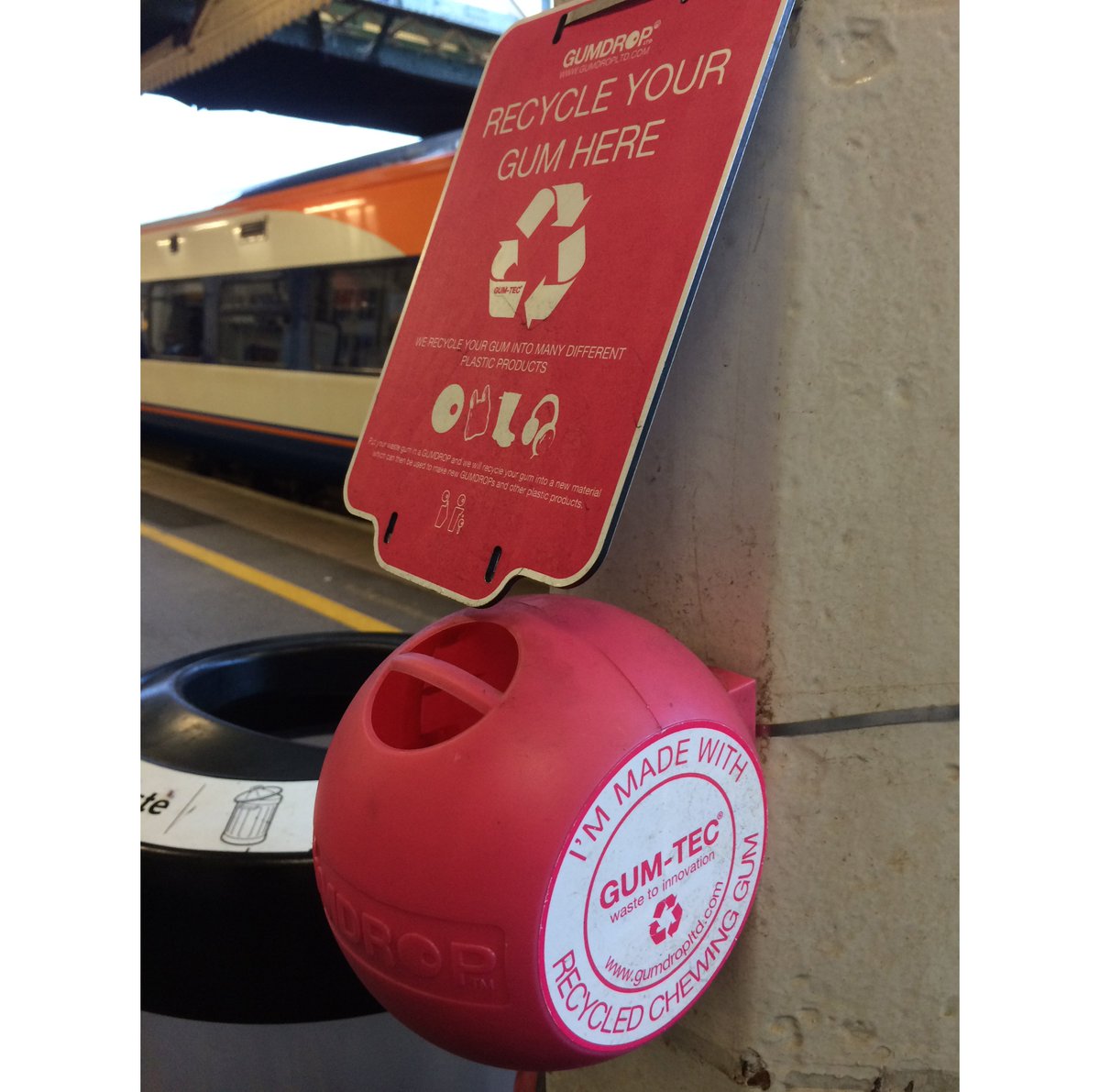 This chewing gum bin is made from chewing gum! #foodwaste #sustainability #innovation