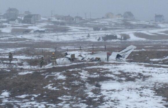 instanews's tweet photo. Small plane crashed today in Iles de la Madeleine (Quebec). Several people are injured. Photo by Lapierre Jonathan. https://t.co/upI3bNIivl