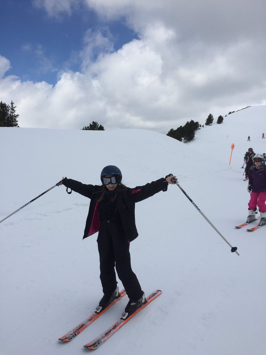 meolebracepe's tweet photo. Day 3 and the last day at the Fanningberg resort! #parallelturns #conqueredtheblackruns https://t.co/Cvi6BP3vYu