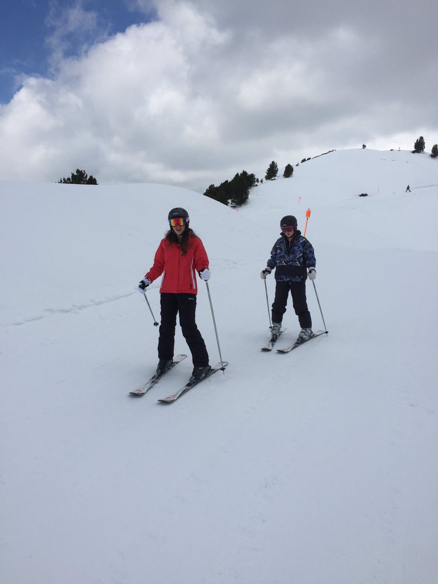 meolebracepe's tweet photo. Day 3 and the last day at the Fanningberg resort! #parallelturns #conqueredtheblackruns https://t.co/Cvi6BP3vYu
