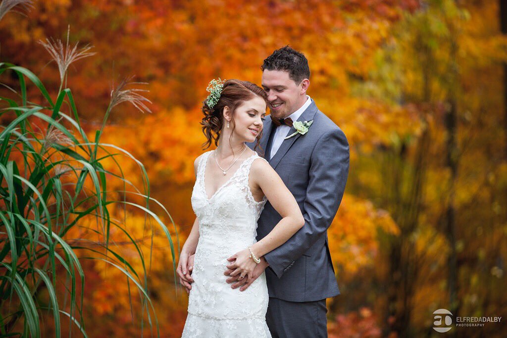 elfredadalby's tweet photo. Sharing Ellianne and Fraser's fall wedding at The Pines in Cambridge on the blog today.  https://t.co/oTU4ZDNIqo https://t.co/pbAbUjhLlq