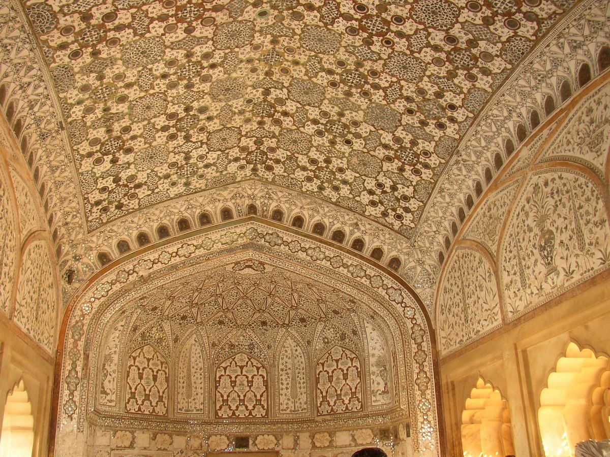 AmerFort's tweet photo. Mirrored ceiling in the Mirror Palace. (2/3)
#AmerFort #Jaipur #Rajasthan #Ind https://t.co/Fg16K8tA7O
