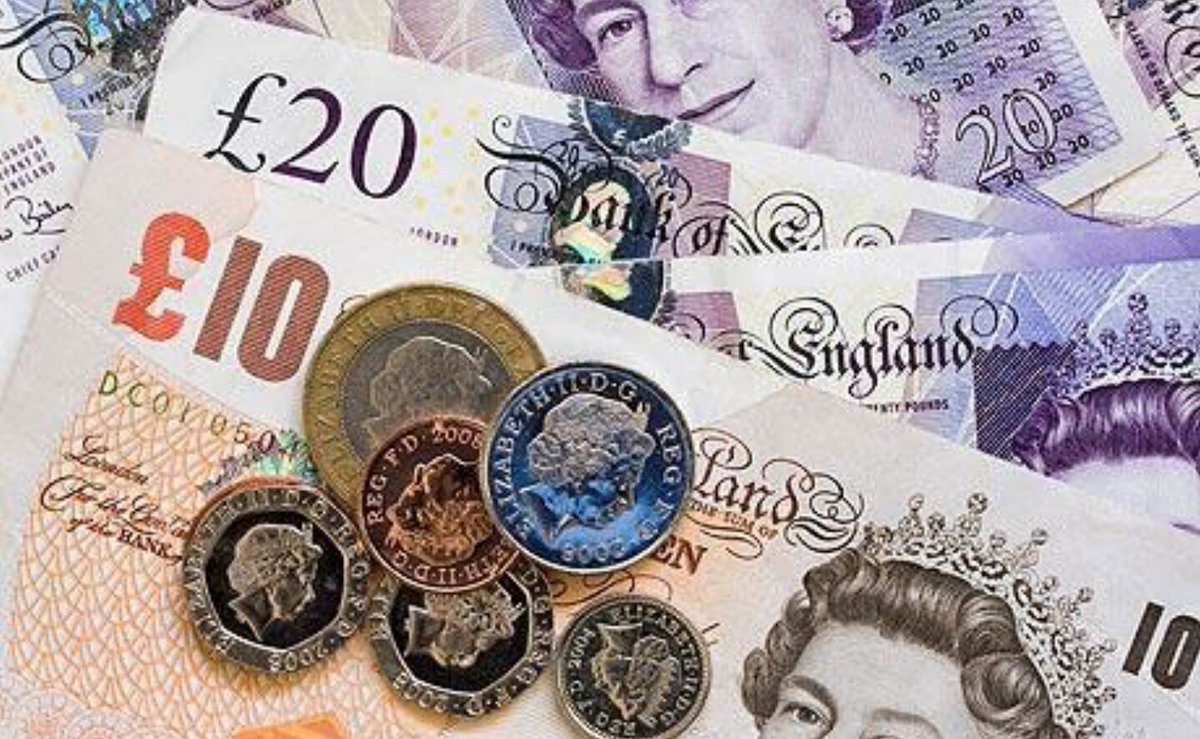 You can earn £10 for every 3 prople you invite to this app. It's an easy way to make money! payfriendz.me/emj00