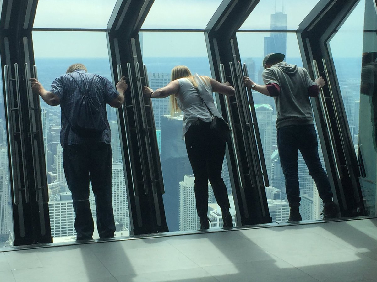 asandersb's tweet photo. 103rd floor Hancock Tower! #Chicago https://t.co/8o39XJyH5G