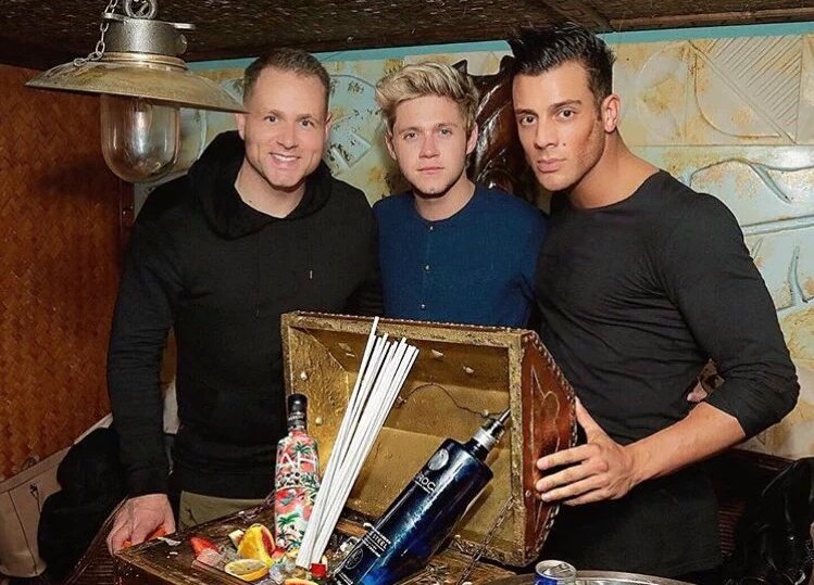 1DAllNotes_'s tweet photo. Niall el día 27/03 en el club nocturno Mahiki en Londres, UK -🐥
#BestFamArmy #iHeartAwards #Directiners https://t.co/rX0PA3YCeP