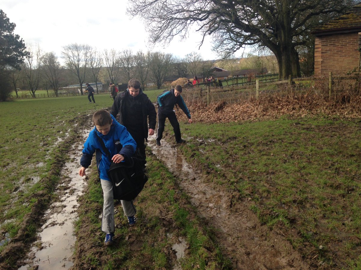 AssisiStepUp's tweet photo. Conditions were not easy for @asfaDofE students today,but we rose to the challenge and enjoyed it @ACADEMYSFA #DofE https://t.co/bjLfSlfGUD