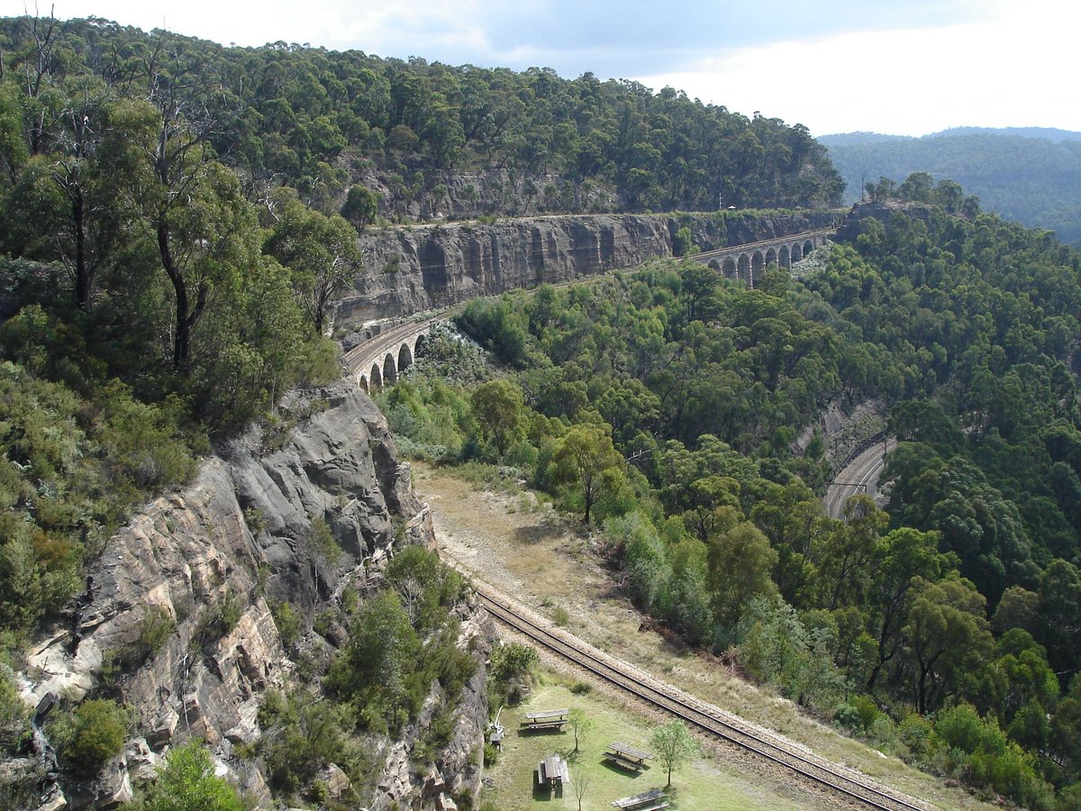 OllyAus's tweet photo. Rode the Zig Zag Railway near Lithgow then on to Katoomba including the Three Sisters #10yearsAgo https://t.co/q5BMT5Urdj