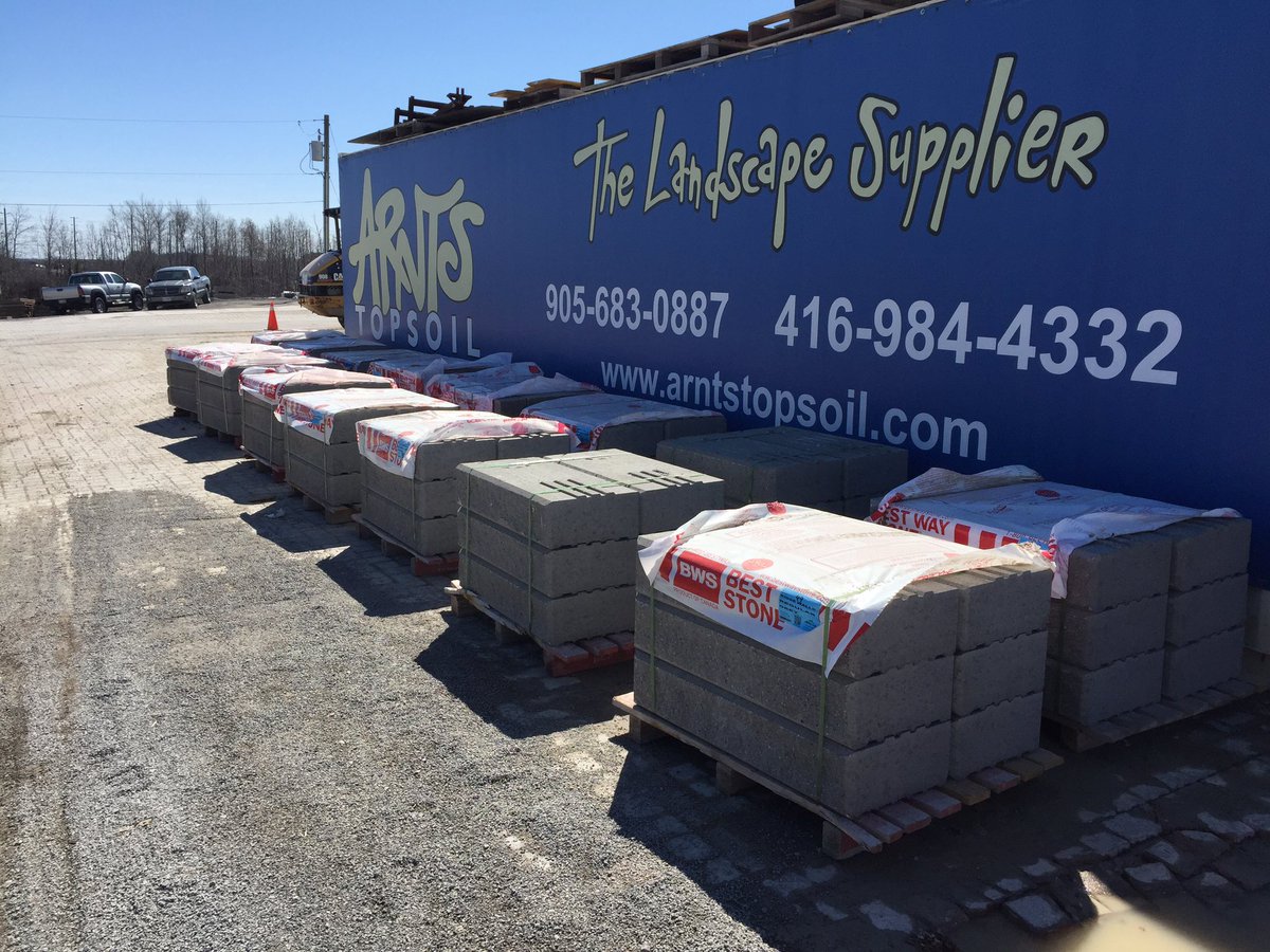 It's happening <a href="/ArntsTopsoil/">Arnts</a> right now the #LakeridgeBrigade is installing the <a href="/BestWayStone/">Best Way Stone</a> display! #Spring2016