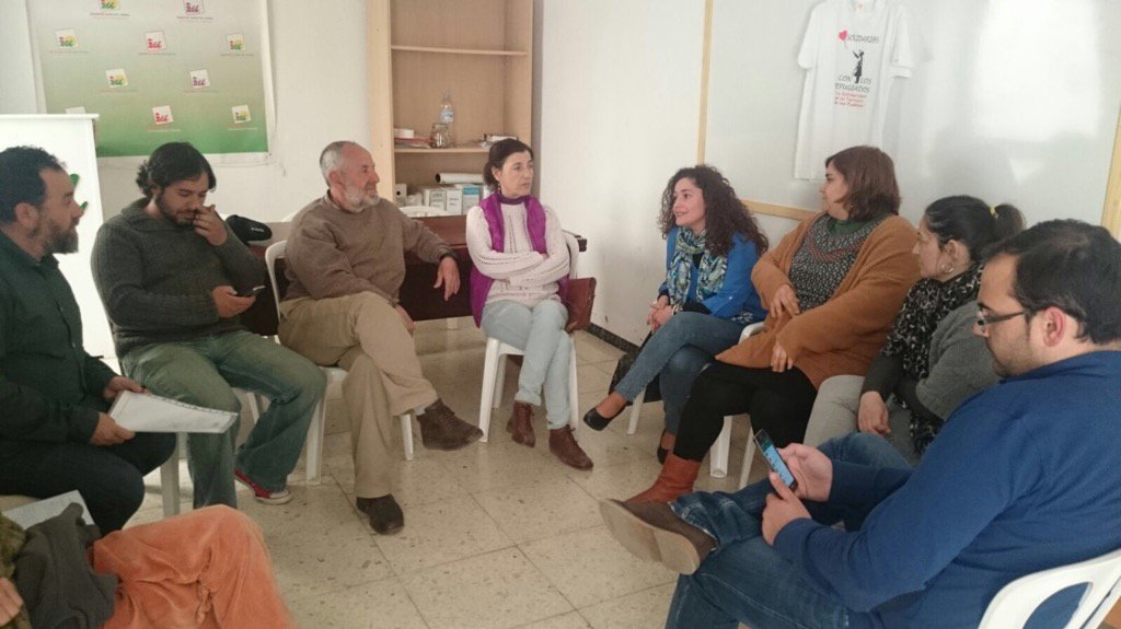 InmaNietoC's tweet photo. Buen rato d trabajo con compas d @iuvillamartin Muchas iniciativas para mejorar su pueblo y comarca @iucadiz https://t.co/LDsoJ6lKQY