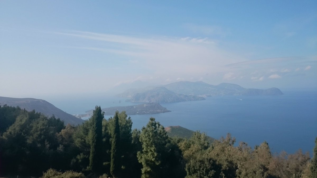 justSLF's tweet photo. #Belvedere Capo Grillo #Vulcano 😍 https://t.co/KjZE0YCgWk