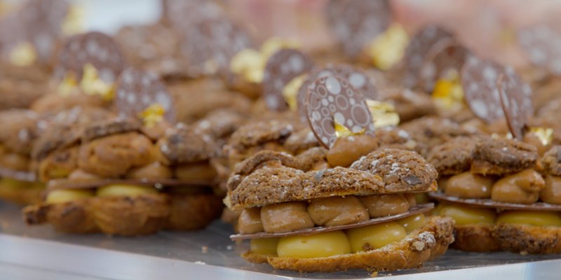 BritishBakeOff's tweet photo. Five points between three teams despite some wonderful looking creations. How tough was that judging? #GBBOCreme https://t.co/S8EyAmkBEB