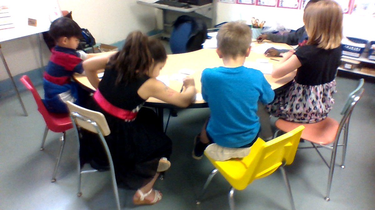KTeachHengel's tweet photo. 2nd graders working together to figure out which numbers are greater. #ALASconnected #Hawthorne #greaterthan https://t.co/9r8a14q3j6