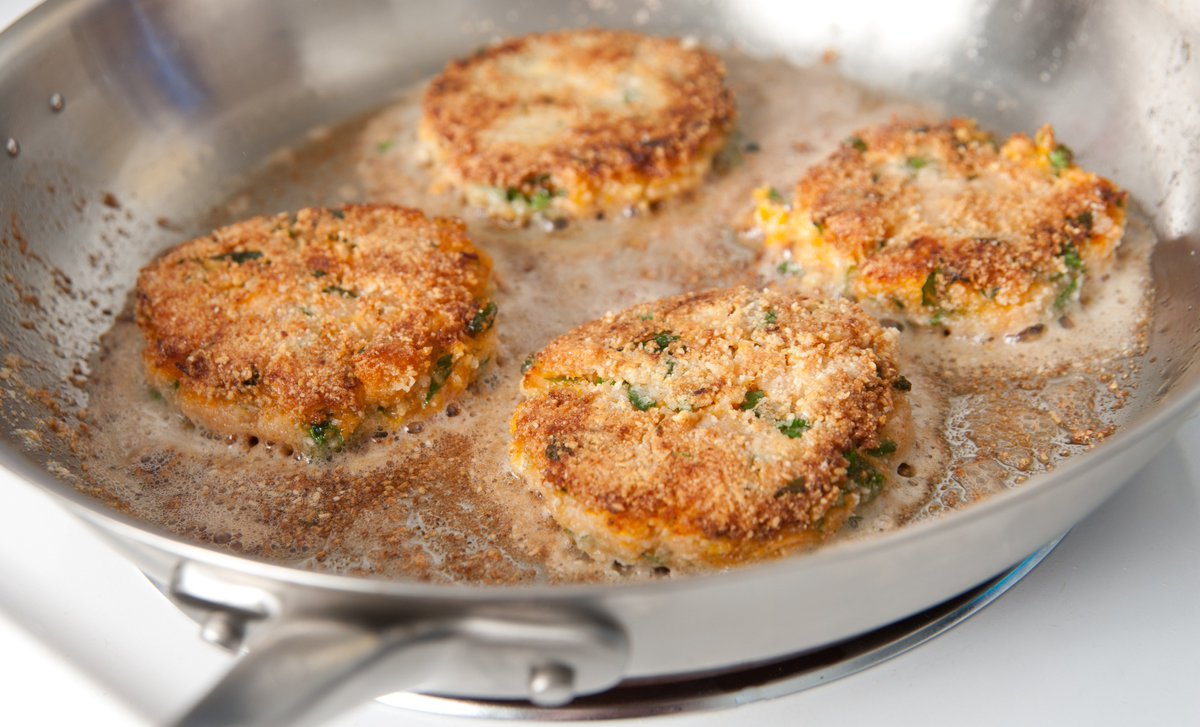 ghostsavannah's tweet photo. Find out the history of crab cakes (recipe included)! https://t.co/x61H8TQzt6
#savannah #visitsavannah #history #yum https://t.co/hyfXVcTdct