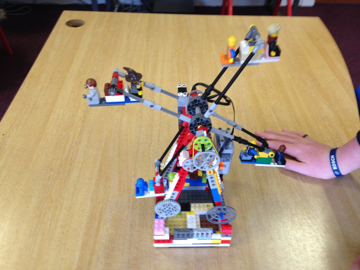 CaledonianICT's tweet image. #Lego Ferris wheel with #powerfunctions in the classroom. #legotherapy #edtech