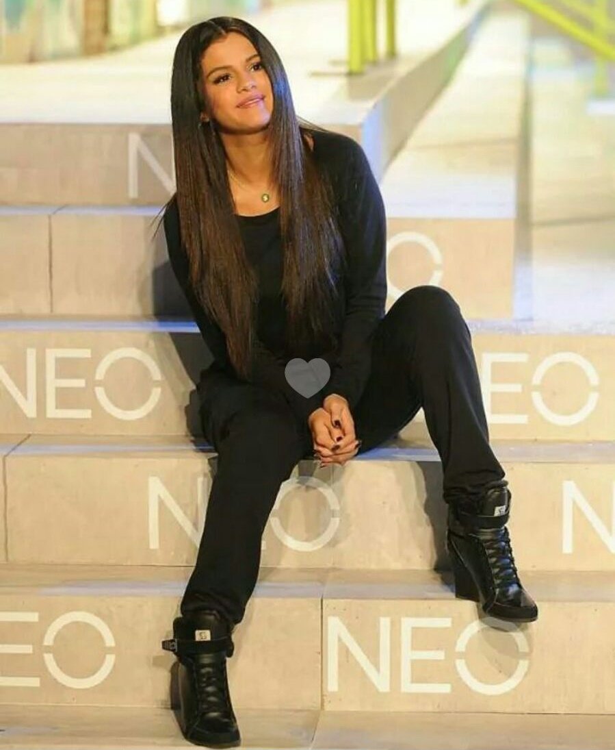 SelenaGomezMC_'s tweet photo. #AdidasSelena
#AdidasNeoLabel
#adidas
#SelenaGomez
#teamamosselena https://t.co/JXK0Eutv0i