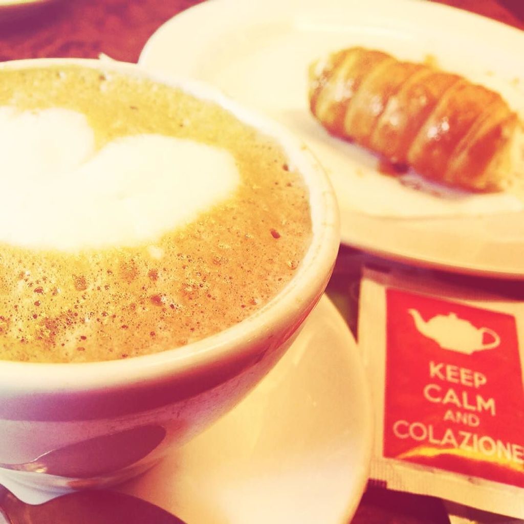 EmmaCalin's tweet photo. Vanilla and hazelnut canoli with a piping hot cappuccino - perfect start to the day in #ve… https://t.co/Inynk9xHVb https://t.co/MsAFwWeZLk