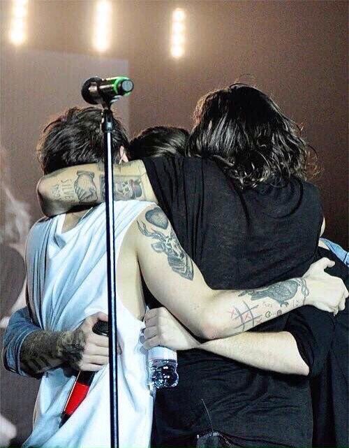 1D may be on break but we aren't so VOTE

1D VOTE ATTACK

#BestFanArmy
#Directioners
#iHeartAwards <a href="/KatLovingLondon/">KATEKAT🐯</a>