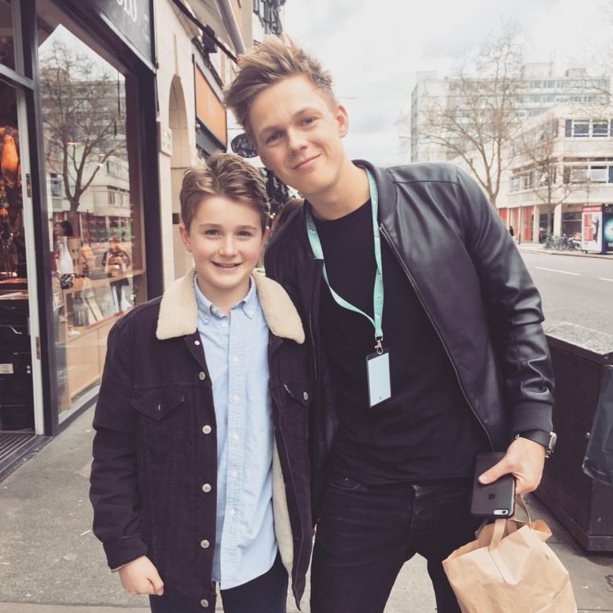 Caspar_Lee's tweet photo. Lovely to meet so many of you earlier today ☺️ https://t.co/DUScNsPDkJ