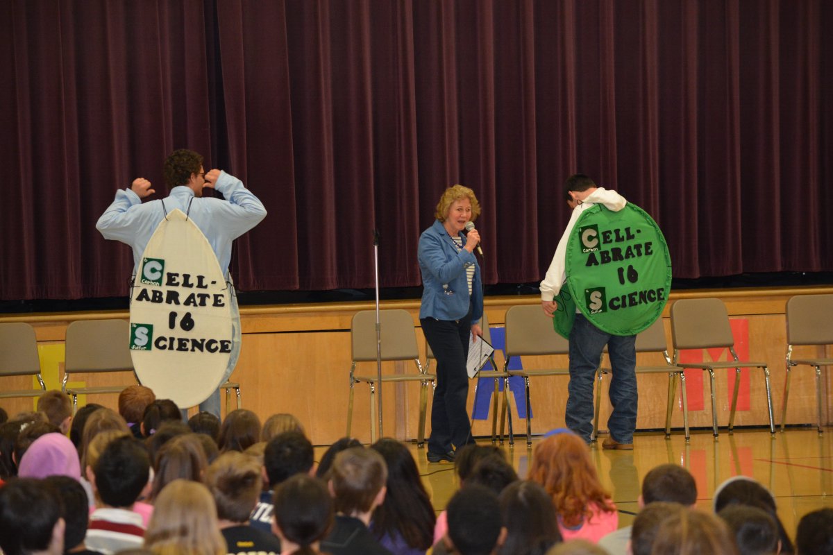 ROEaston's tweet photo. Science Olympiad fun! #OAScienceteam #OAChemistryteam #welovescience https://t.co/7JKj63F2Dw