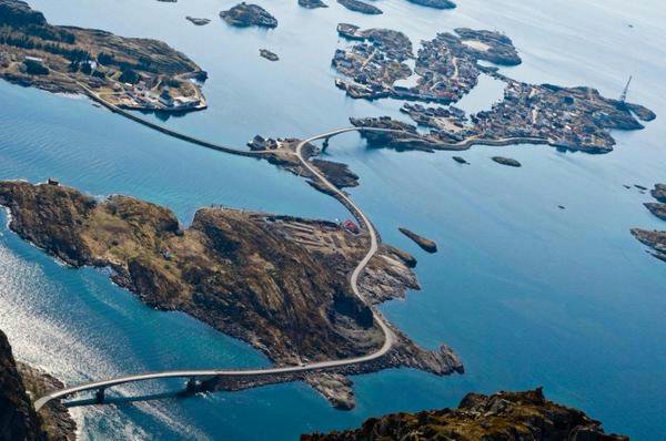 ColorfulScapes's tweet photo. This is what the Atlantic Road in Norway looks like. https://t.co/sRz6ZDz82N